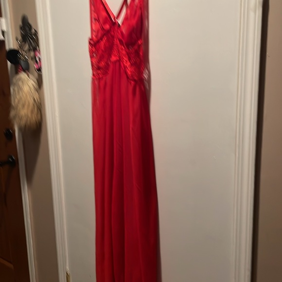 Bright red negligee by AvidLove. Lace bodice with open front panel. Size medium. - Picture 5 of 5